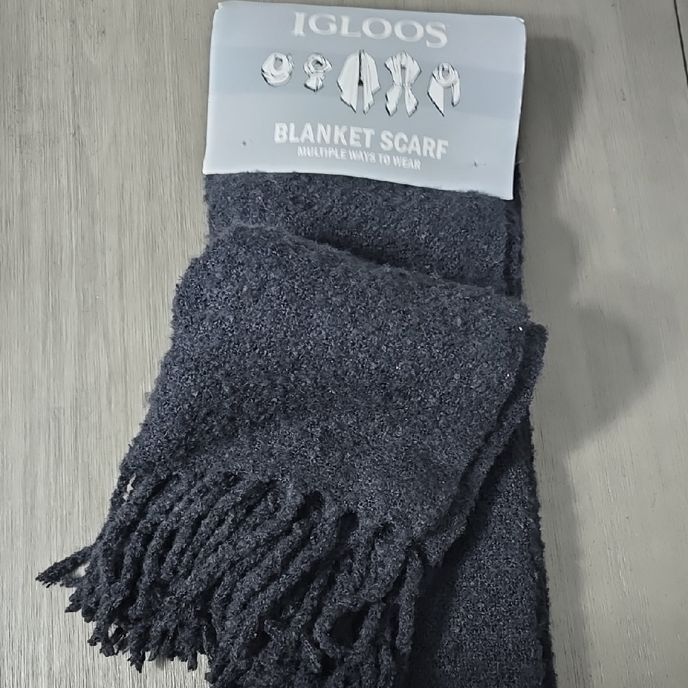 Igloos Black Blanket Scarf